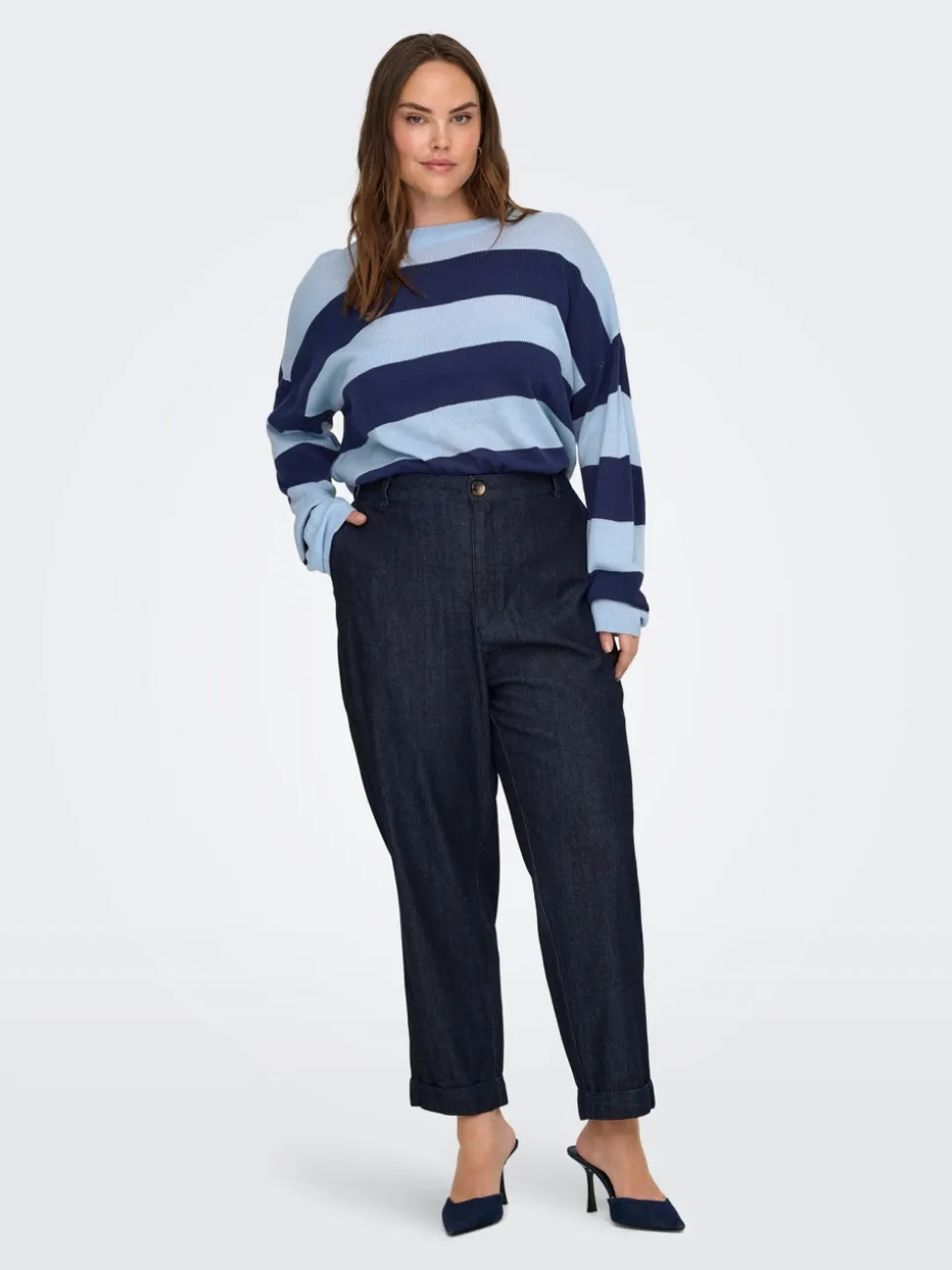 CARASHBY Straight Fit Cropped Jeans