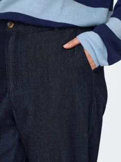 CARASHBY Straight Fit Cropped Jeans