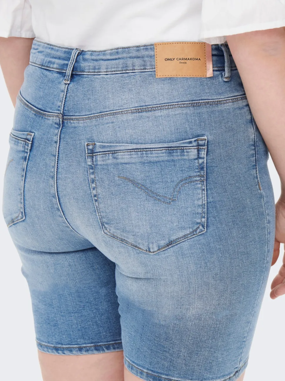 CARLAOLA Skinny Fit Bermuda in jeans
