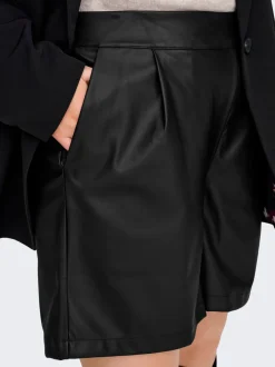 CARTILA Regular Fit pantaloncini in pelle sintetica
