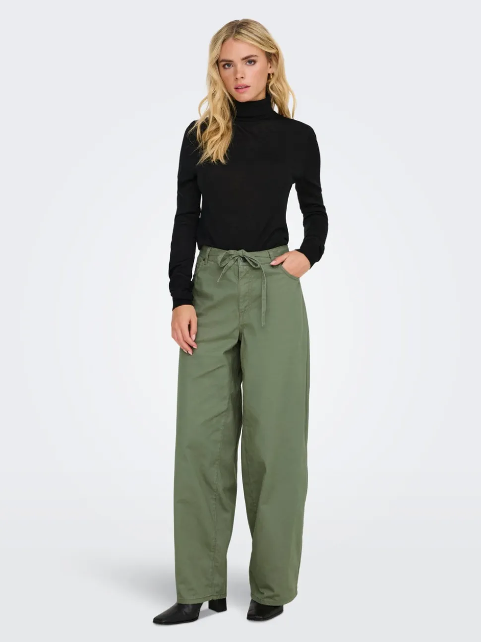 JDYMAEVE Straight Fit Pantaloni