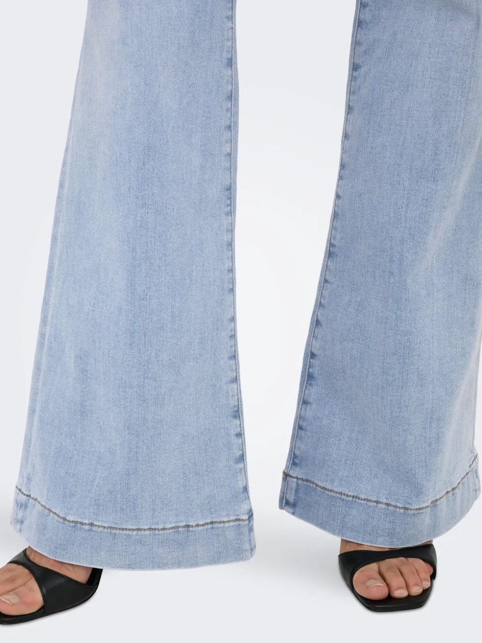 ONLBLUSH Vita media Retro Flared Fit Jeans