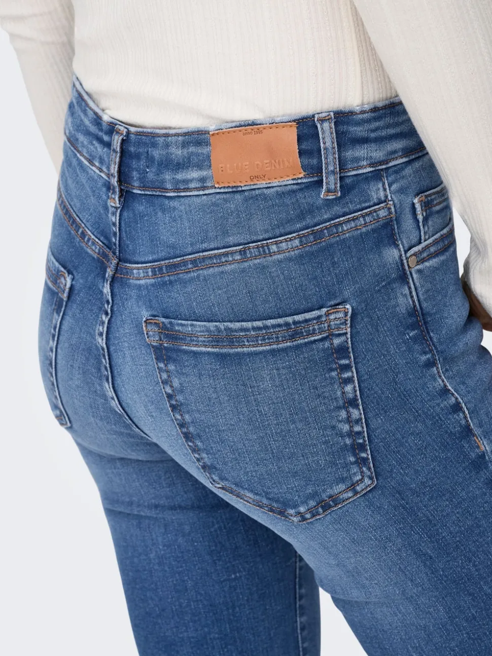 ONLBLUSH Vita media Retro Flared Fit Jeans