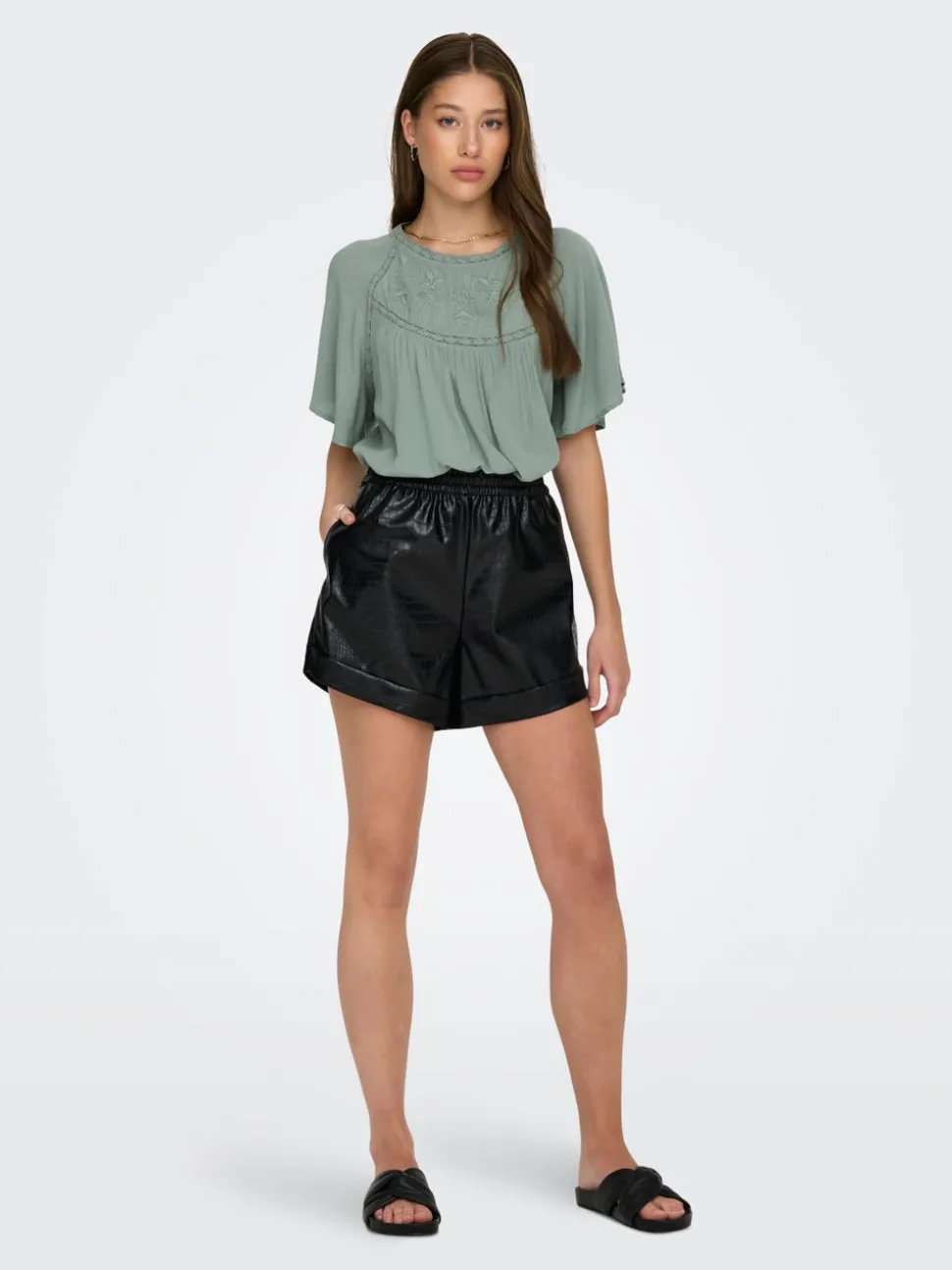 ONLDITTE Oversize Fit Bermuda in similpelle