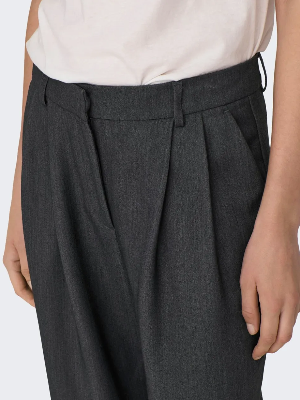 ONLHATTIE Straight Tapered Fit Pantaloni