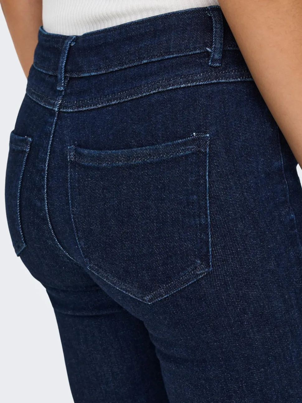 ONLMILA Vita media Flared Fit Jeans