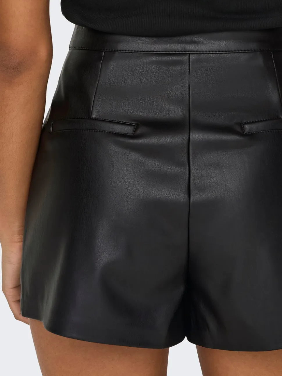ONLTRICIA Vita media Baggy Fit Pantaloncini in finta pelle